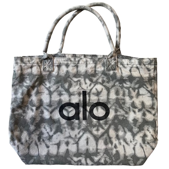 ALO Yoga Handbags - ALO Yoga Tie Dye Gym Shoulder Bag OS